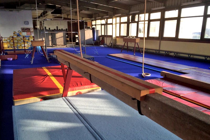 Greda i ostale sprave u gimnastičkoj sali